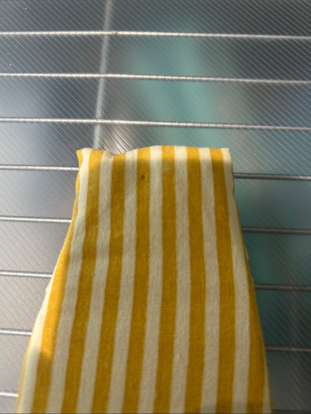Maileg Striped Beach Chairs and Umbrella Set Retired - Picture 10 of 10
